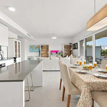 Apartamento Corner Property-free Parking-pool-close To - Acgua Garden B-1-ba *