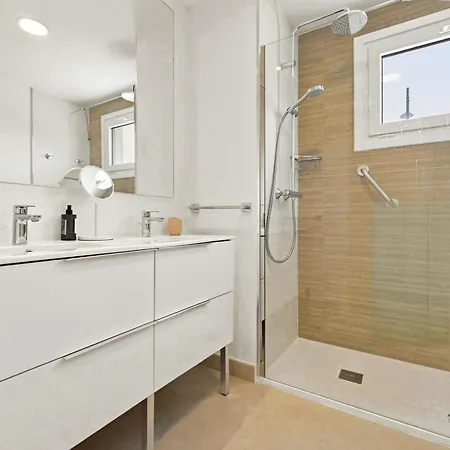 Corner Property-free Parking-pool-close To - Acgua Garden B-1-ba Lejlighed *